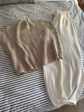 Women’s Ribbed Knit Sweater in Beige with Pocket